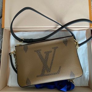 Louis Vuitton Double Zip Pochette -